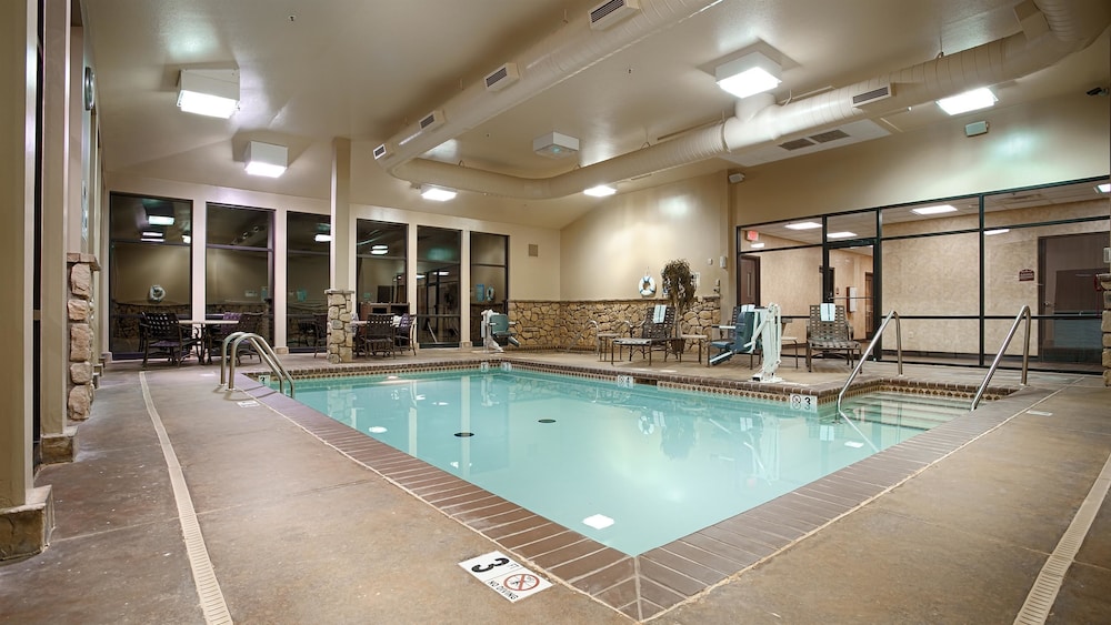 Best Western Plus Cimarron Hotel & Suites 3/41