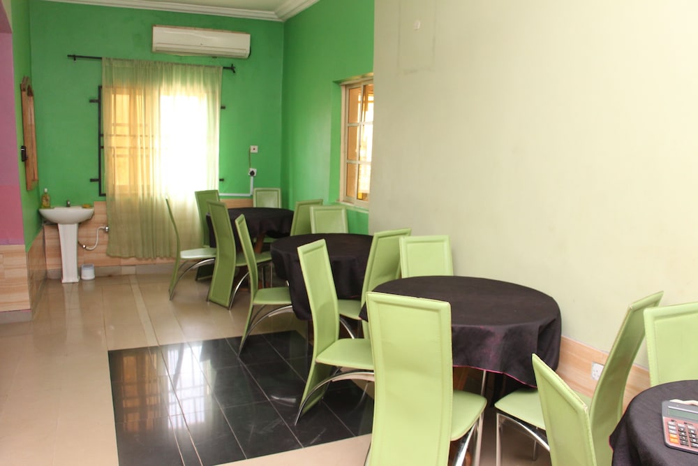 Seadry Suites 19/24