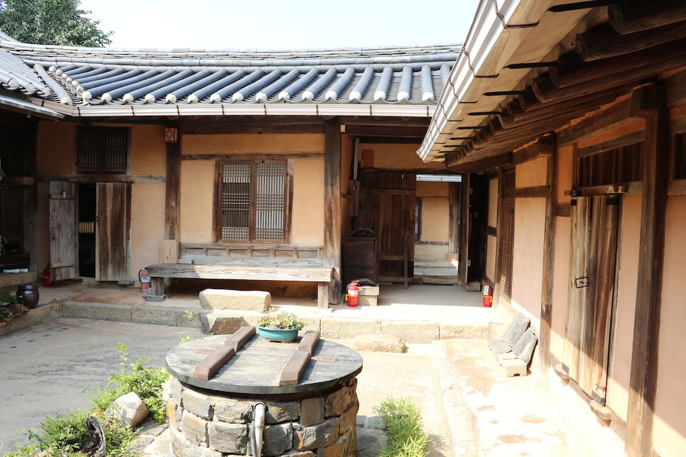 Gyeamgotaek 10/48