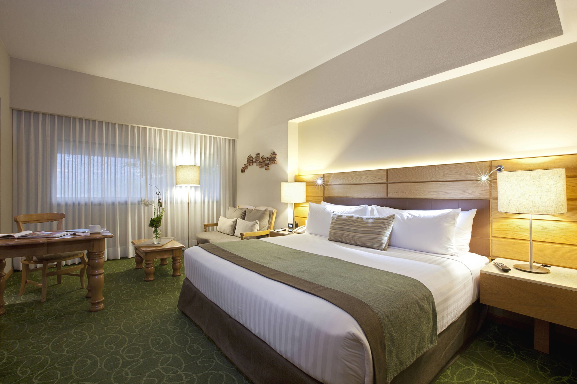 غرفة كلوب بسرير كينج مع أريكة، Marriott Tuxtla Gutierrez Hotel 3/6
