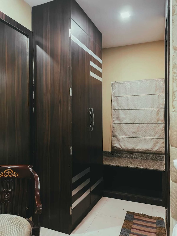 Hotel Sle Residency 24/36