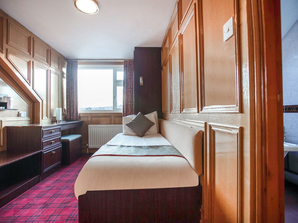 Rowers Hotel 16/48