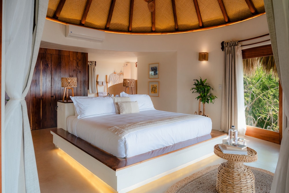 Senior, Suite, King Bed, Ocean View