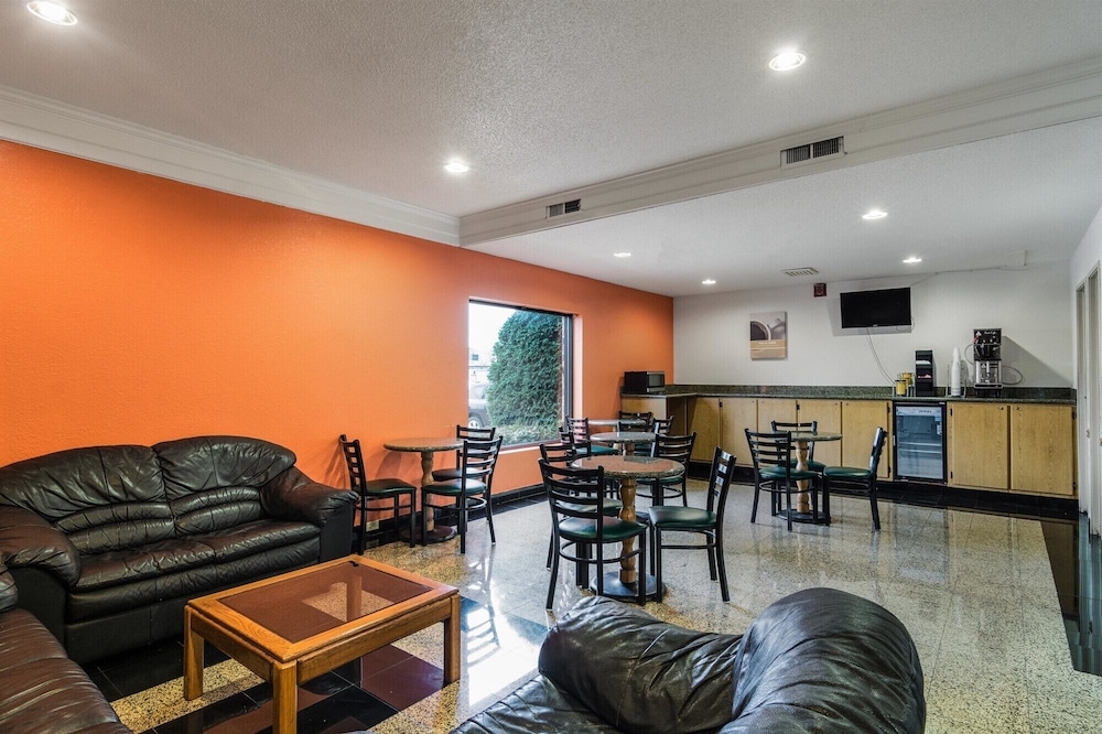 Motel6 Libertyville, IL 30/50