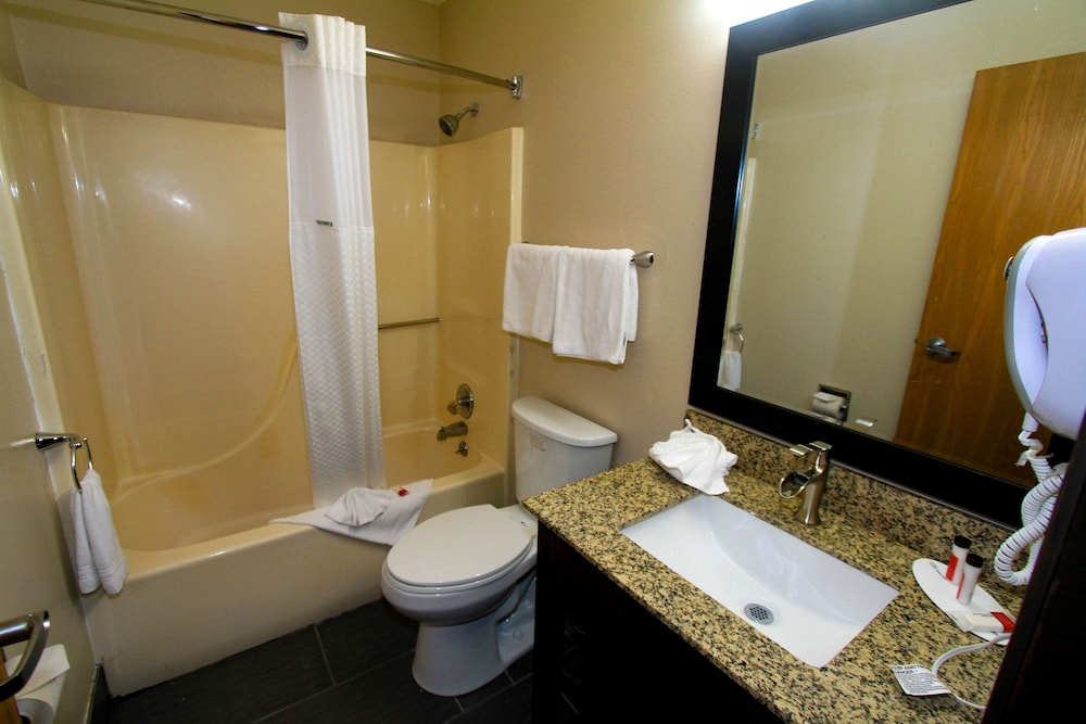 Super 8 by Wyndham Lenexa Overland Park/Mall Area 20/70