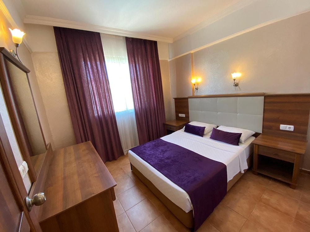 Caprice Beach Hotel 20/67