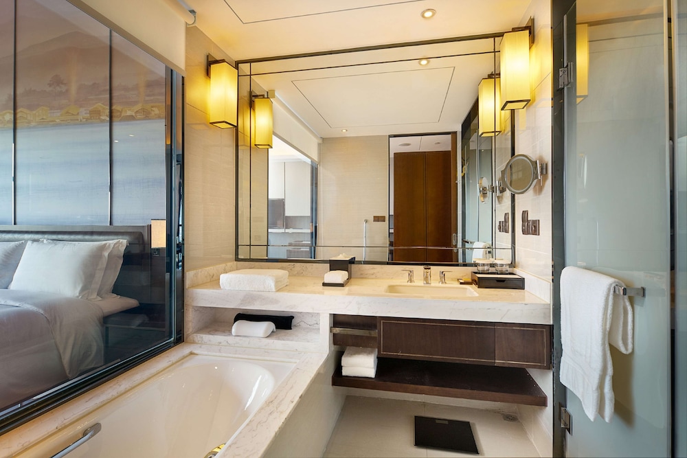 DoubleTree by Hilton Ningbo Beilun 17/58