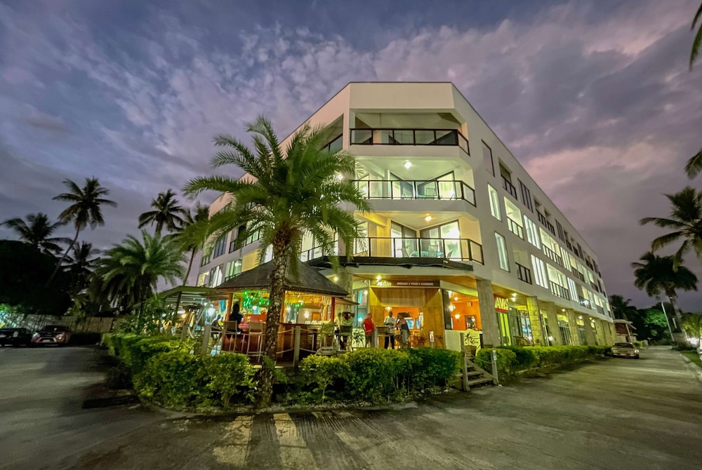 Ramada Suites by Wyndham Seafront Coral Coast 4/60