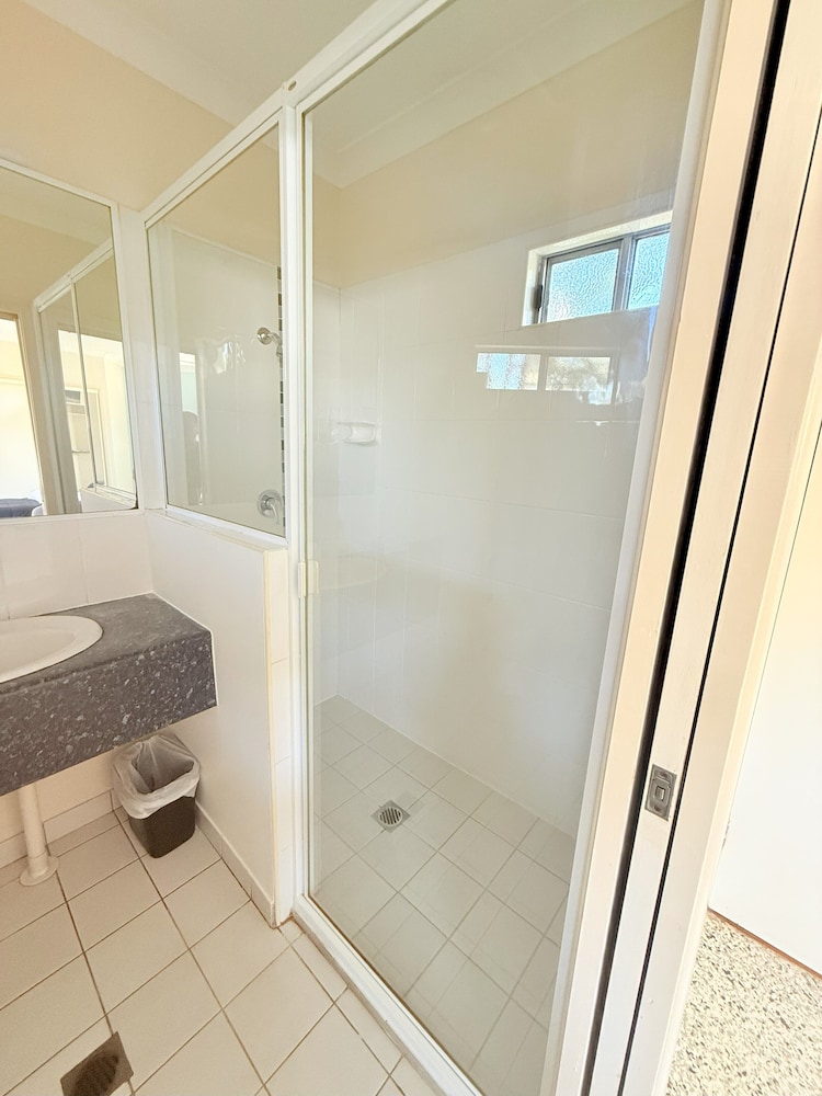 Emu Park Beach Resort 61/63