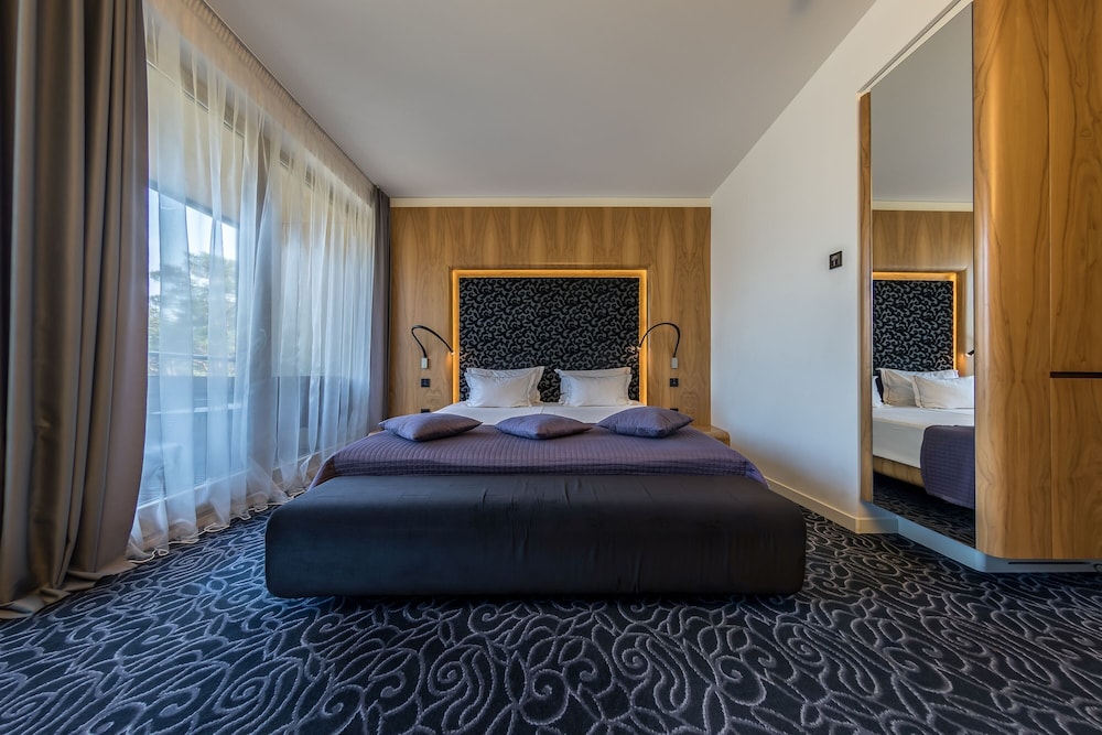 Superior, King Bed, Sofa, Design Building