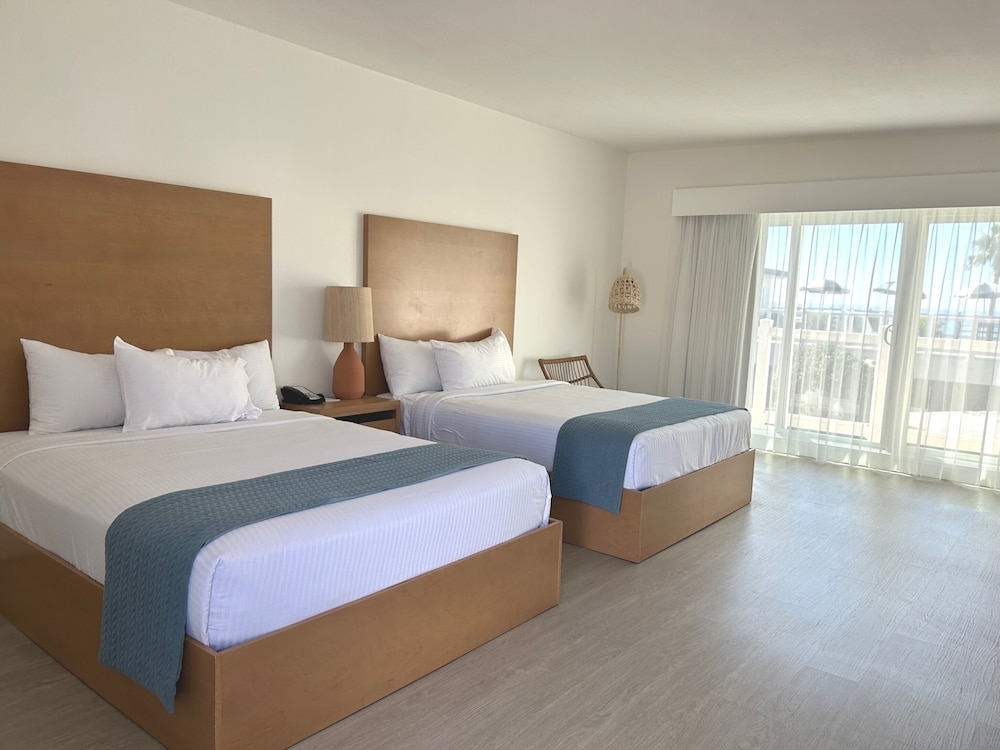 Capri Laguna Inn On the Beach 26/75
