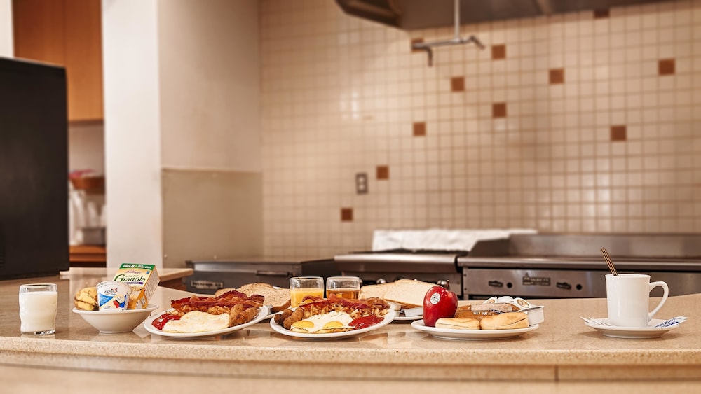Best Western Plus Palm Desert Resort 34/43