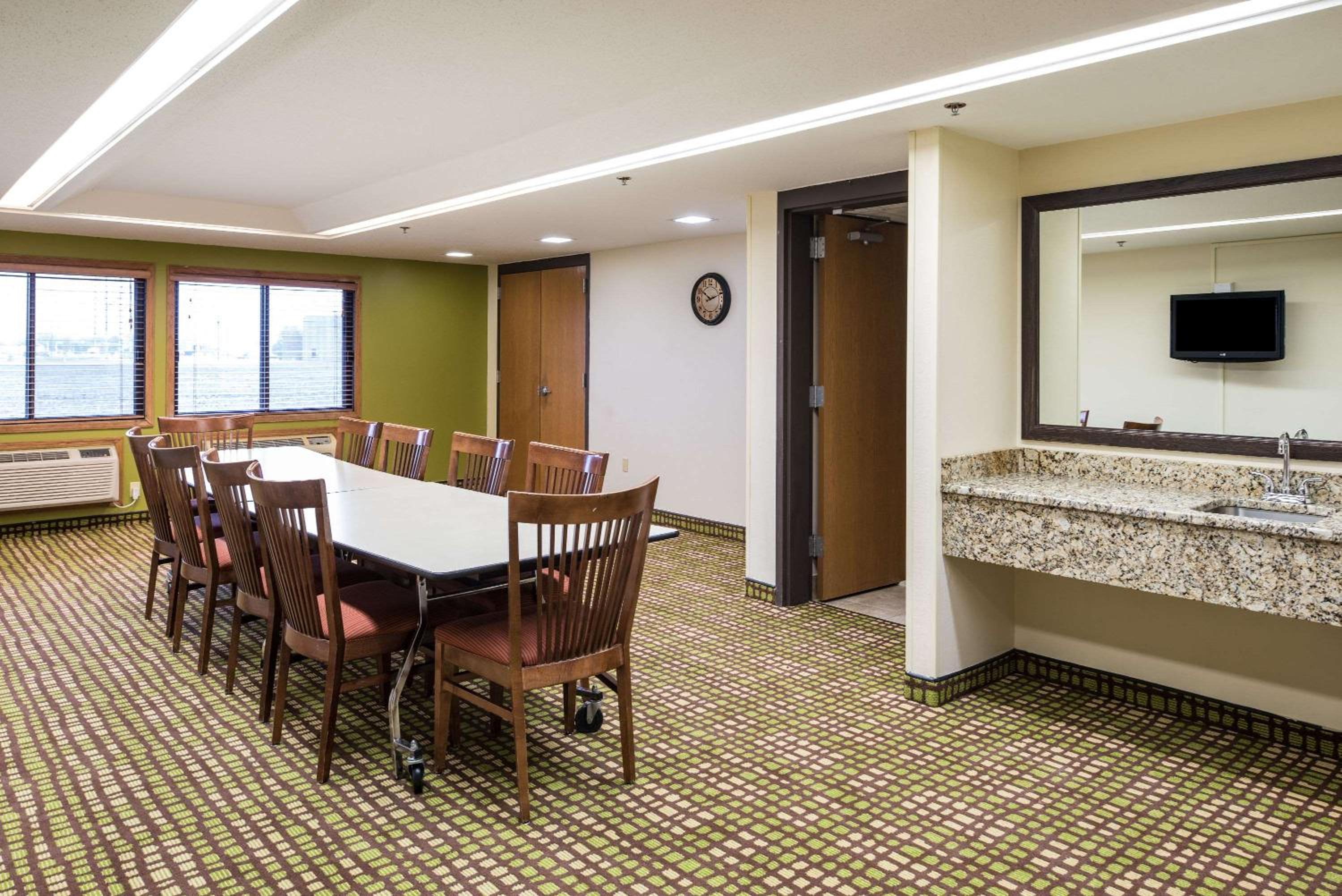 Americinn By Wyndham Wahpeton 23/24