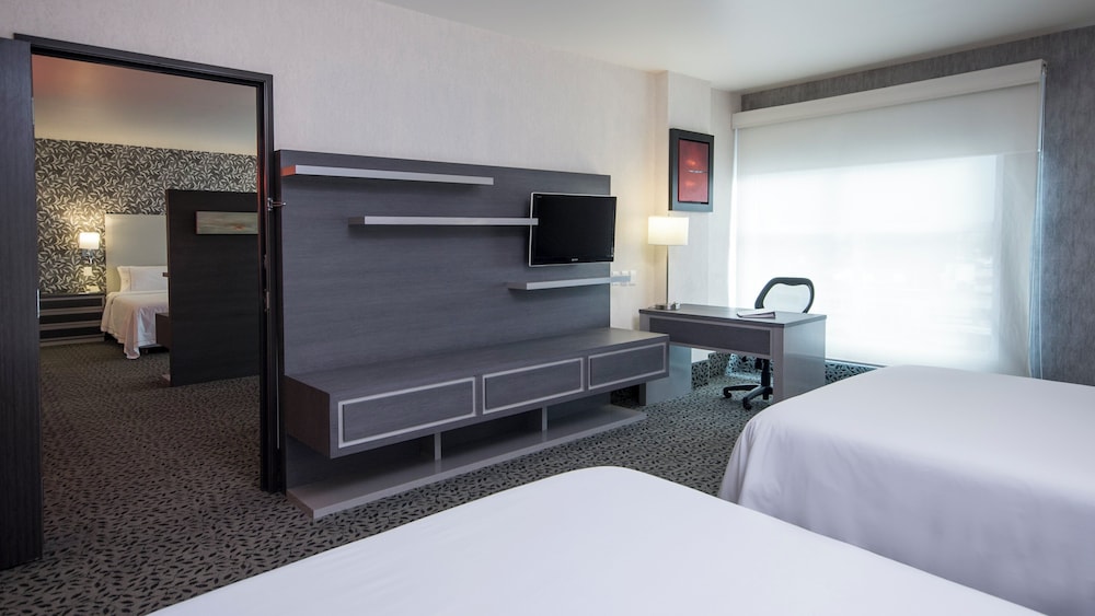 Holiday Inn Express & Suites Queretaro, an IHG Hotel 18/50