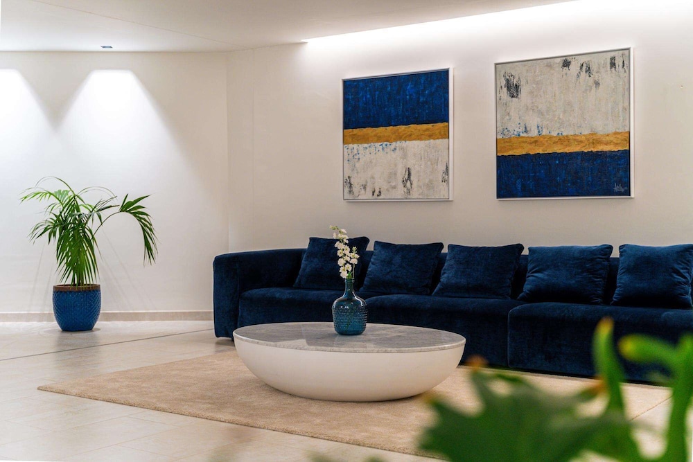 Royal Marina Suites Boutique Hotel 24/50