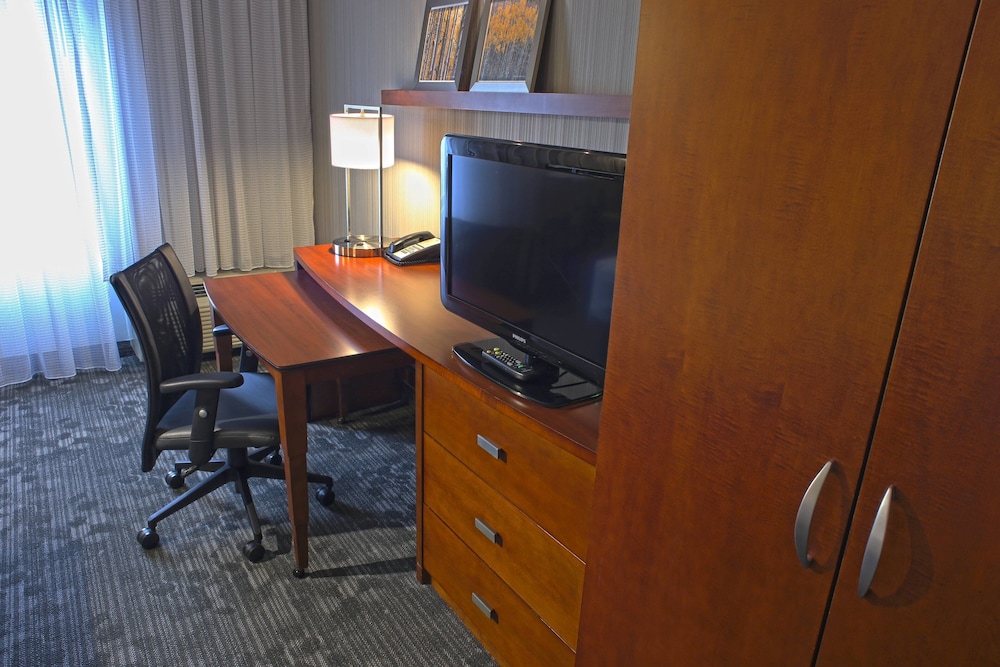 Courtyard by Marriott Hamilton 28/32