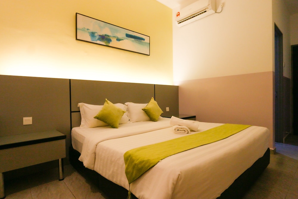 Swing & Pillows at Travelland Hotel, Ipoh 22/99