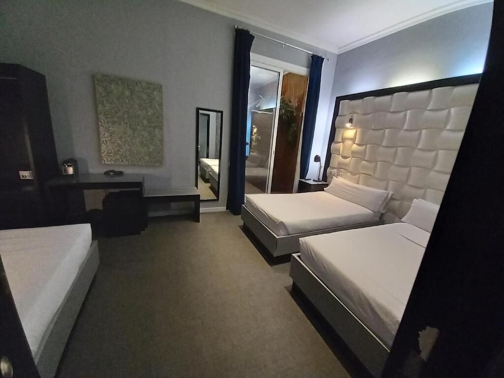 Amra Barcelona Gran Via 6/18