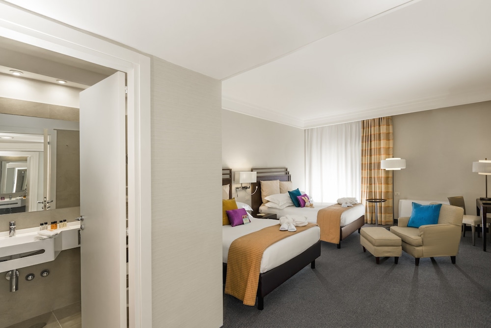Crowne Plaza St Peter S 48/77