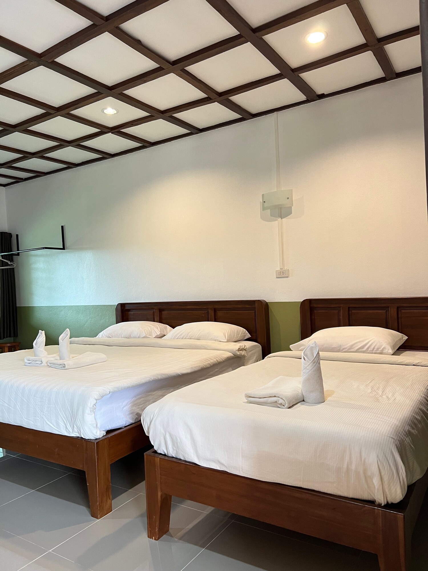 ROOM, TRIPLE