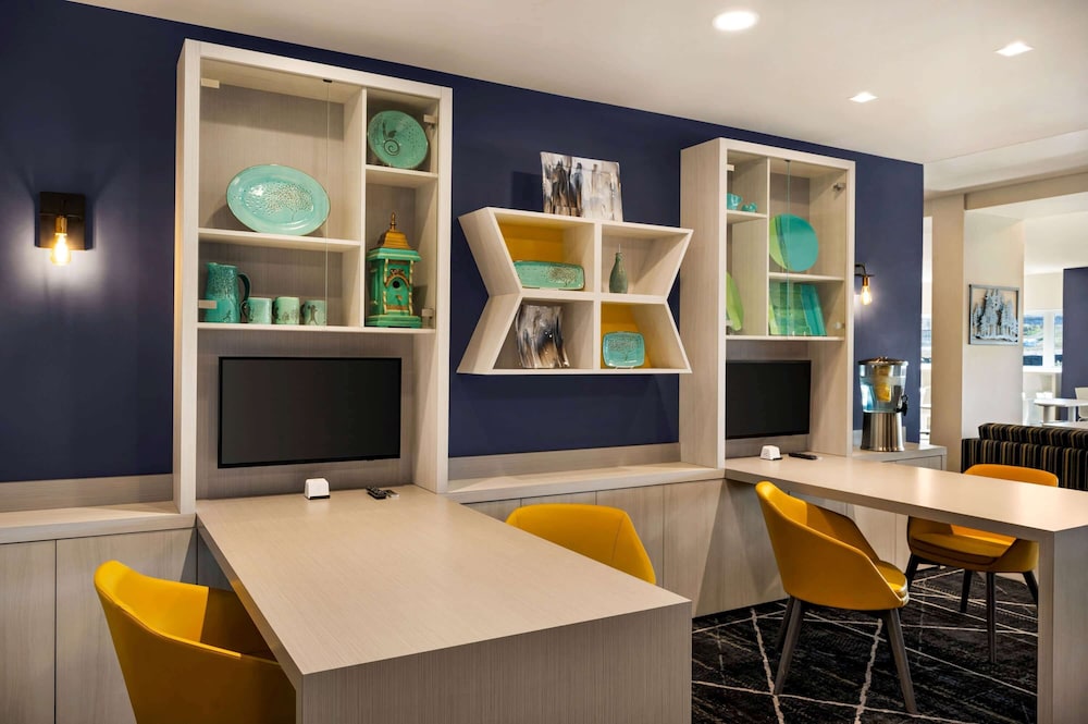 Microtel Inn and Suites by Wyndham Aurora 35/49