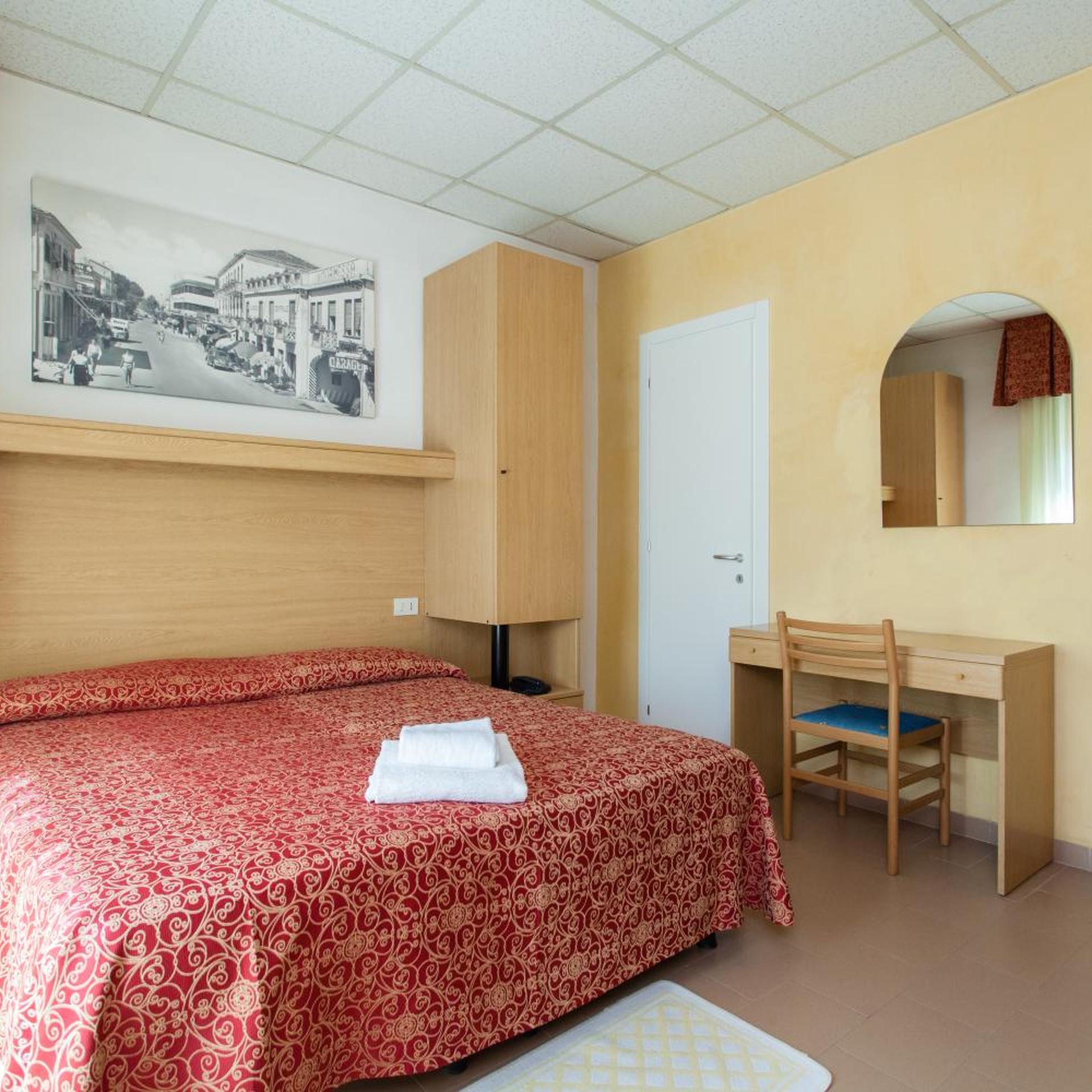 ROOM, TRIPLE
