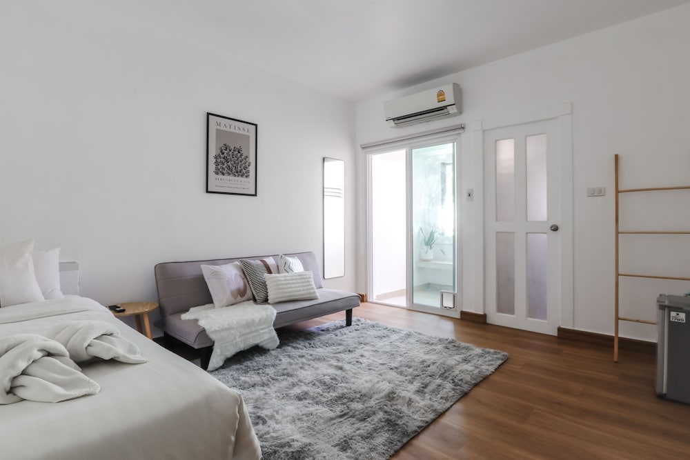 Deluxe, Queen Bed, Garden View