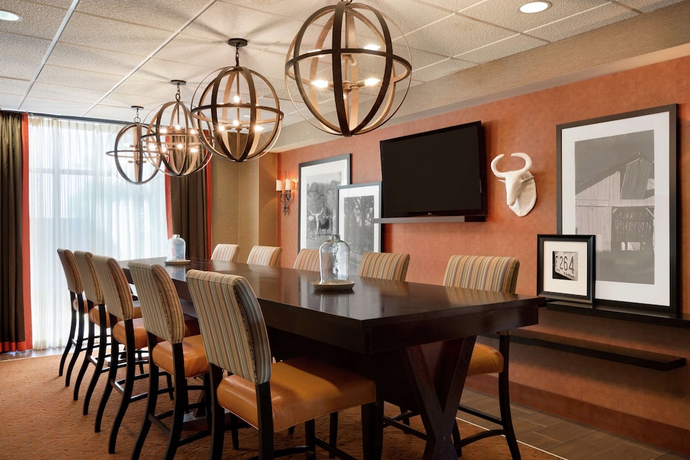 Hampton Inn Wichita Falls Sikes Senter Mall 21/36