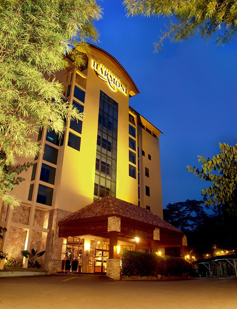 Harmoni Suites Hotel photo3
