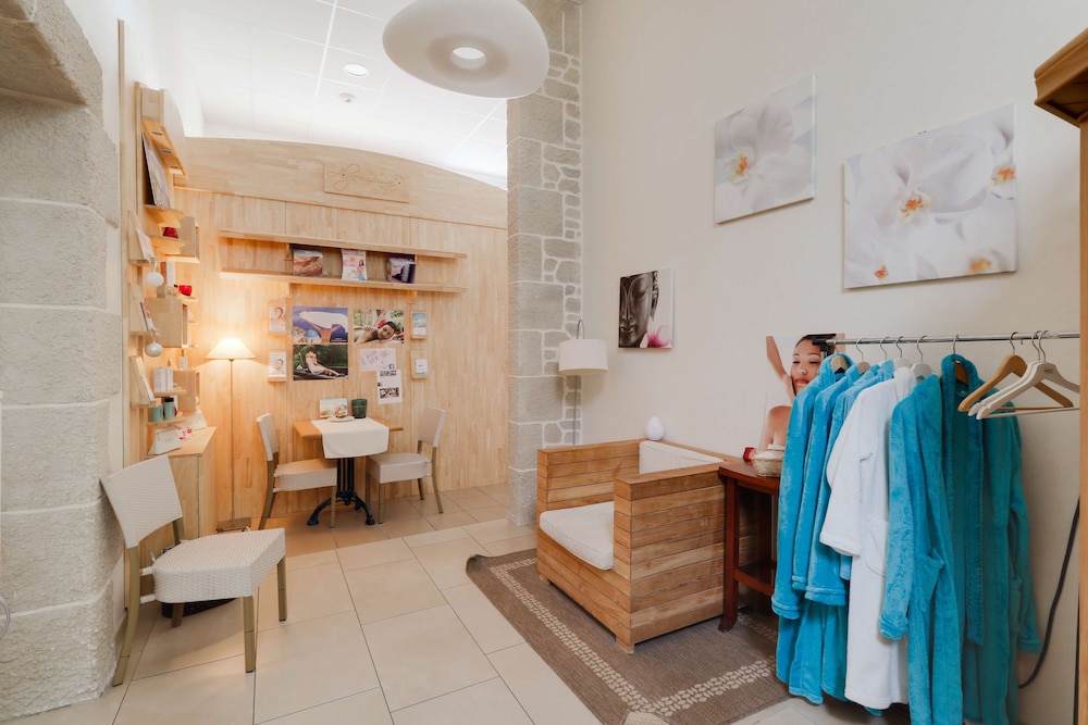 Brit Hotel Cancale 35/49