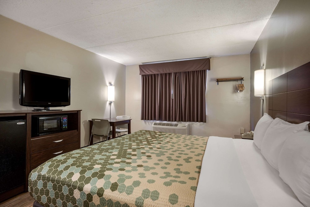 Econo Lodge Darien Lakes 14/46
