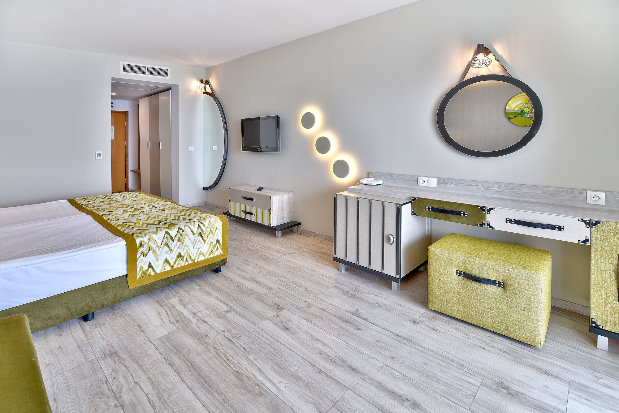 ROOM, DOUBLE BED, PARK VIEW, PRIVATE INFINITY POOL