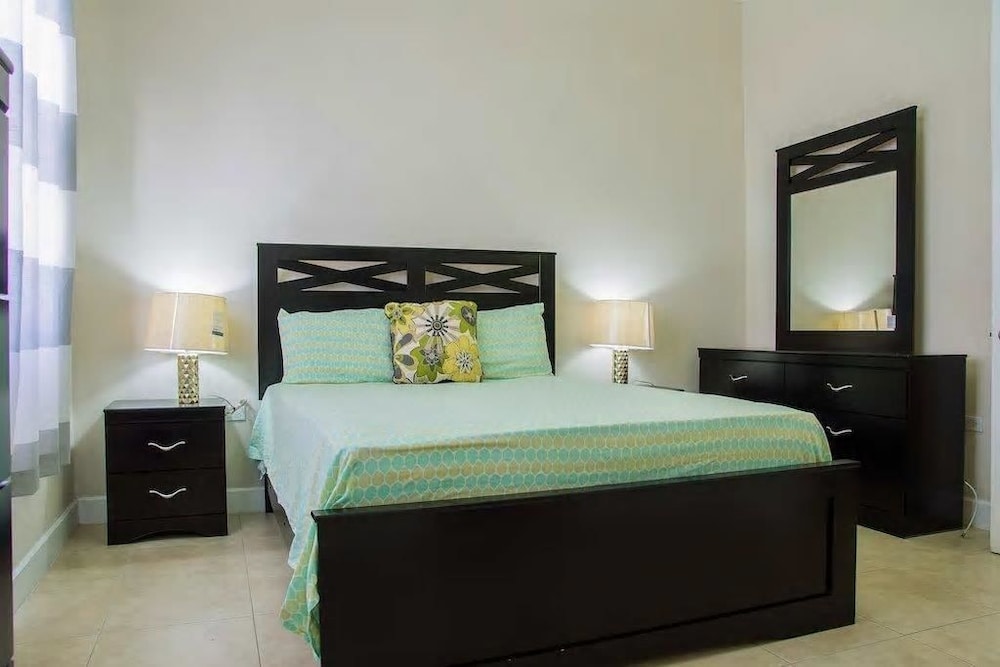New Kingston Guest Apt At Sonoma Estate 5/26