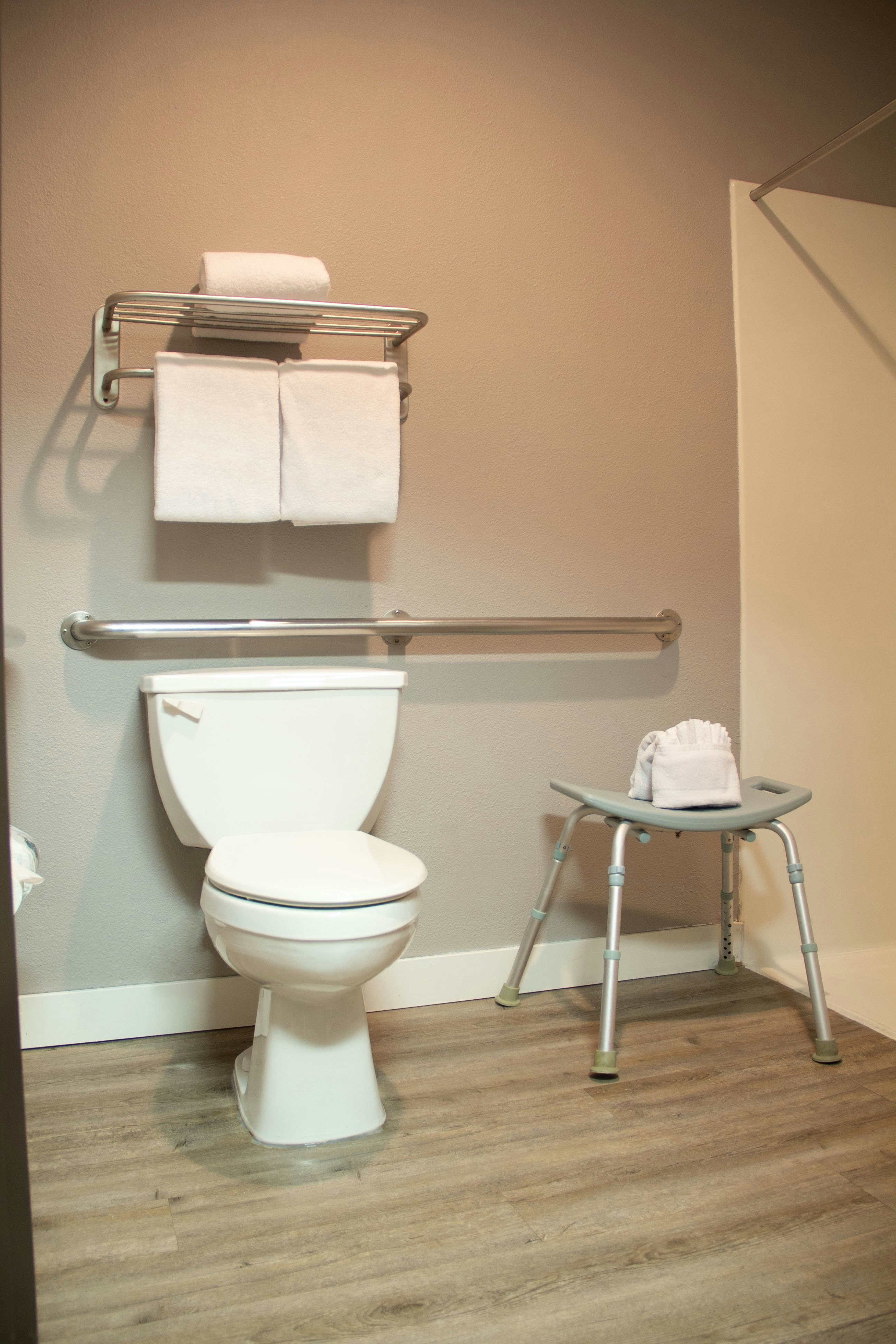 New Victorian Inn Suites Sioux City 50/50