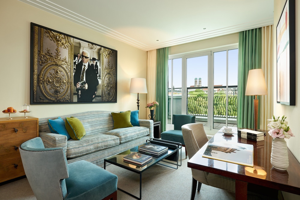 ROCCO FORTE THE CHARLES HOTEL 33/64