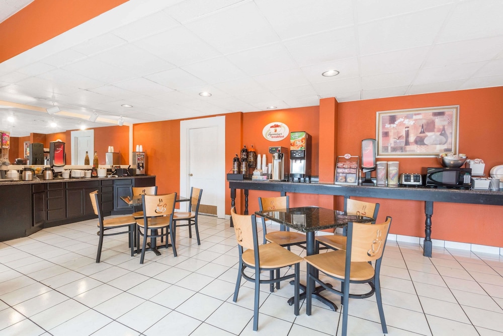 Super 8 by Wyndham Williamsburg 16/22