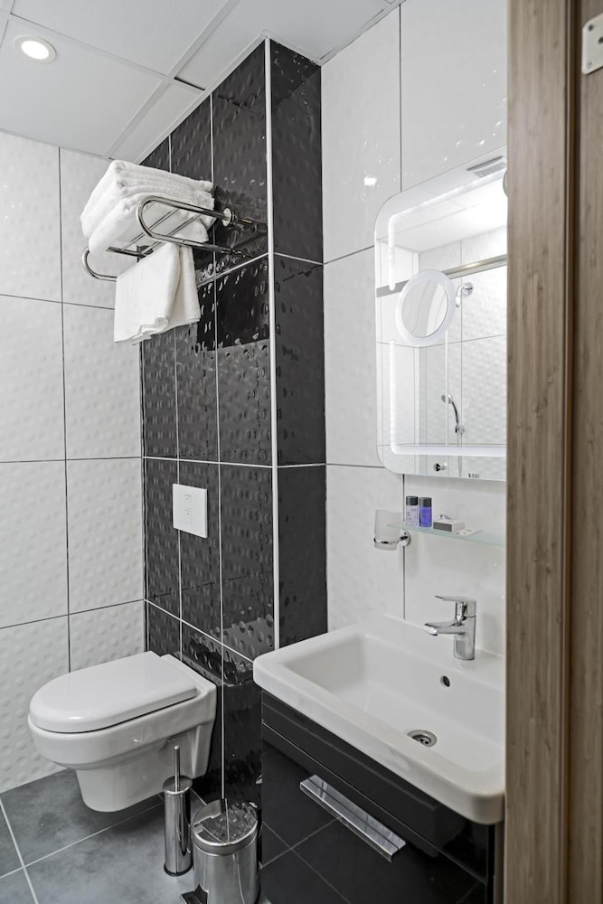 Demir Suite Hotel 35/38