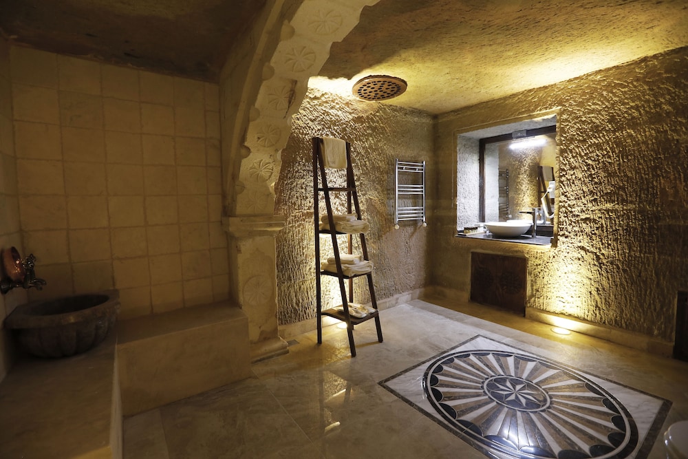 Ada Cave Suites 26/50