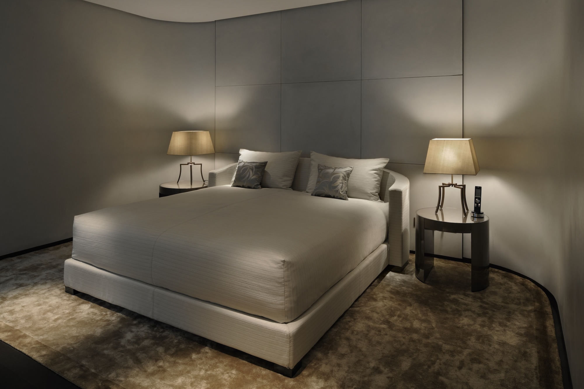 EXECUTIVE, SUITE, KING BED