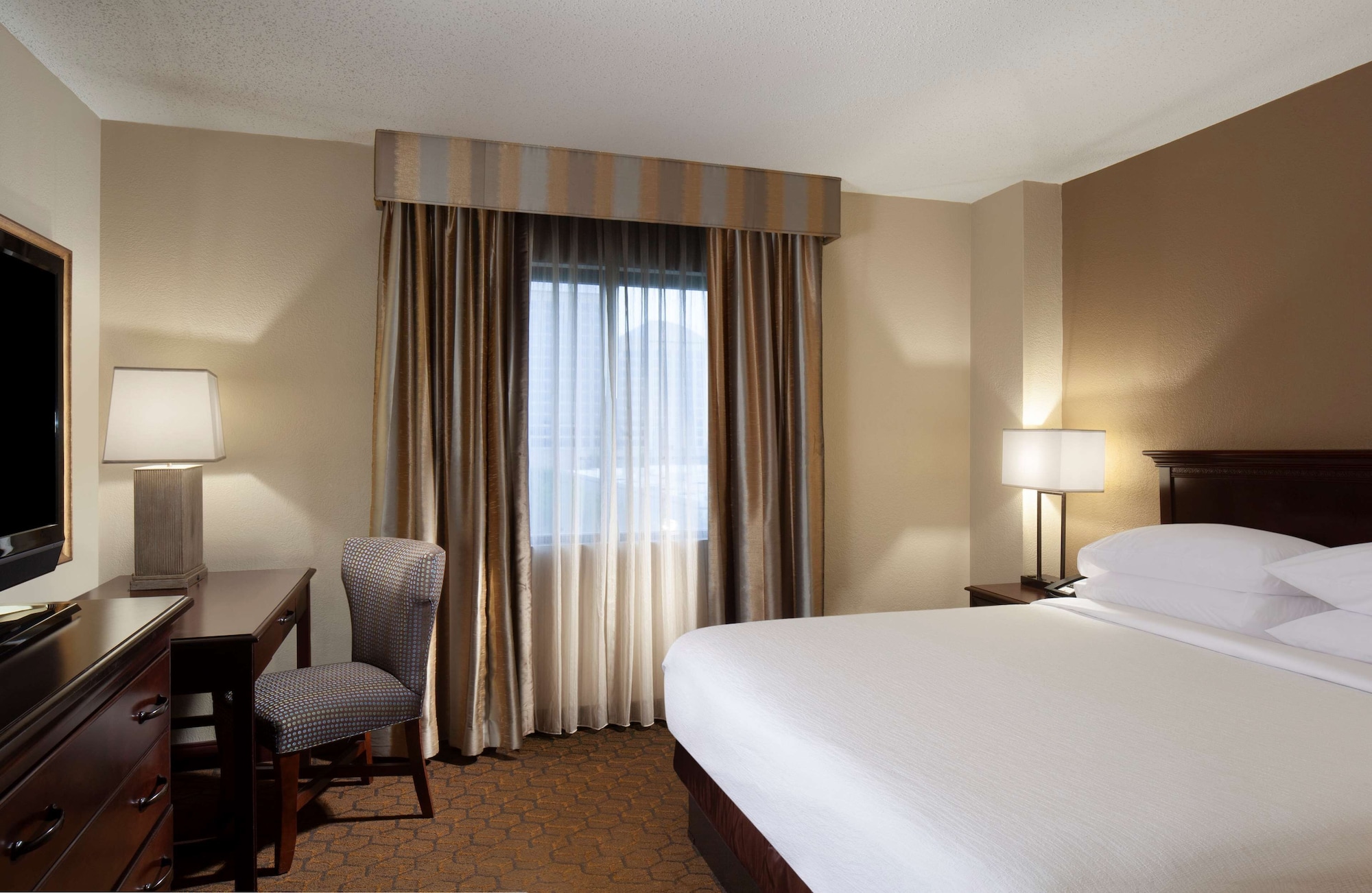 2 ROOMS, PREMIUM, SUITE, KING BED