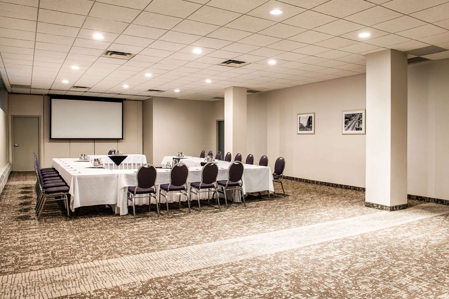 Clarion Hotel and Suites 18/21