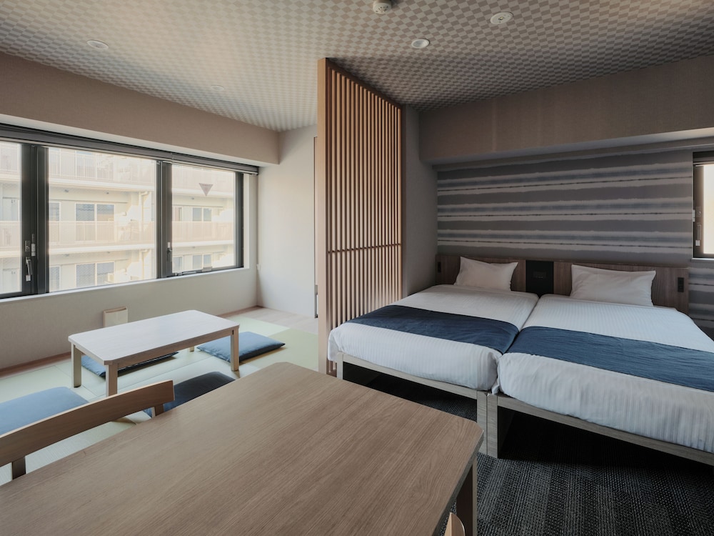 JAPANESE, SUPERIOR, KING BED