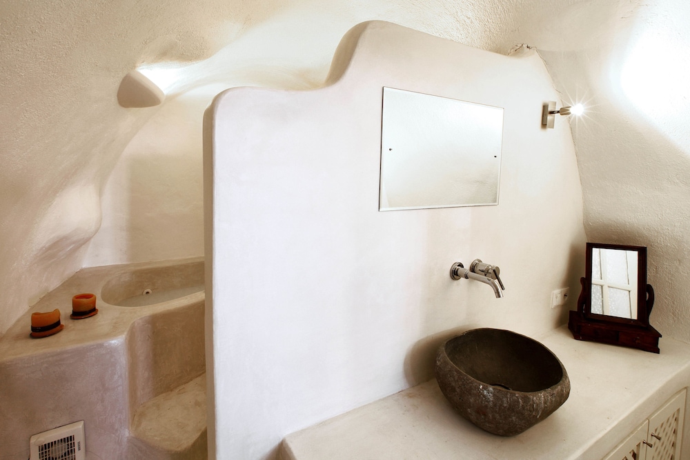 Menias Cave House 21/21