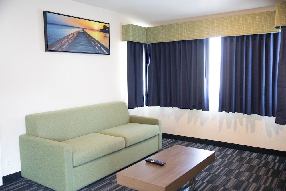 Days Inn by Wyndham Monterey Downtown 18/31