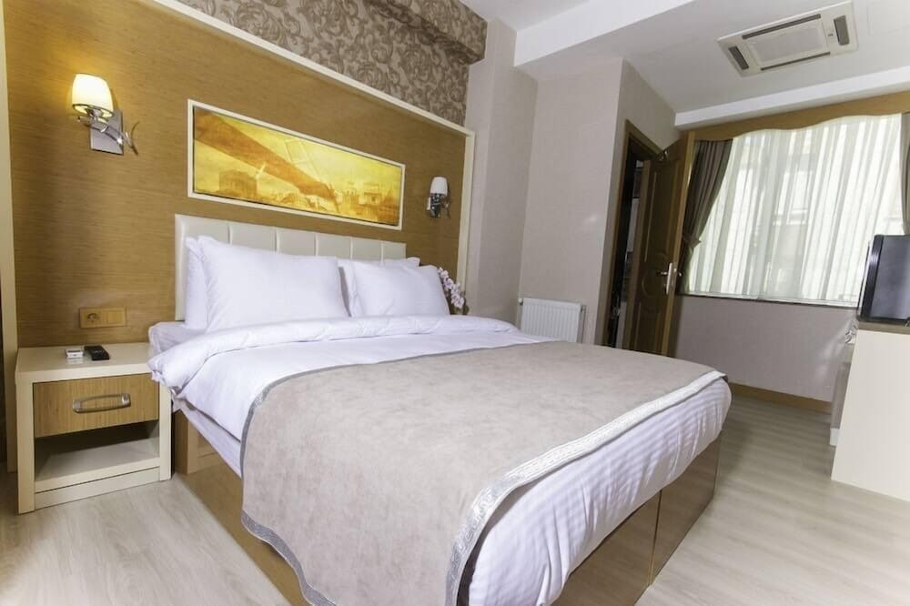 DE MAISON AIRPORT HOTEL 4/63