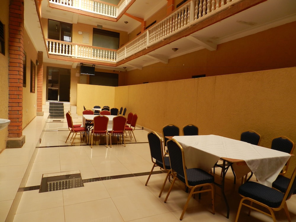 J-Frigh Hotel 15/22