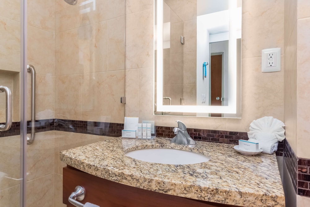 Hampton Inn and Suites by Hilton Los Cabos 10/55