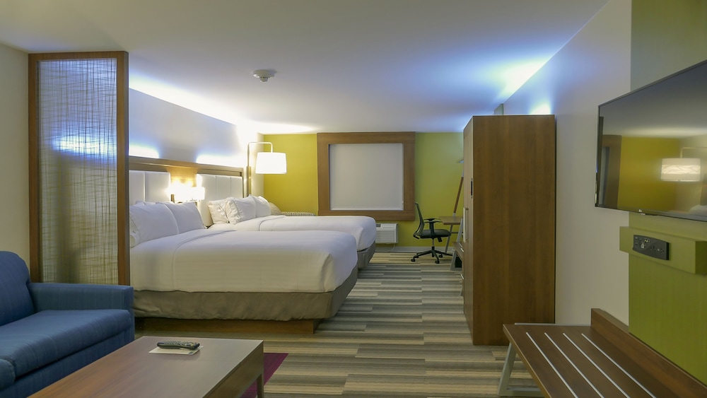 Holiday Inn Express & Suites Miami Airport East 20/69