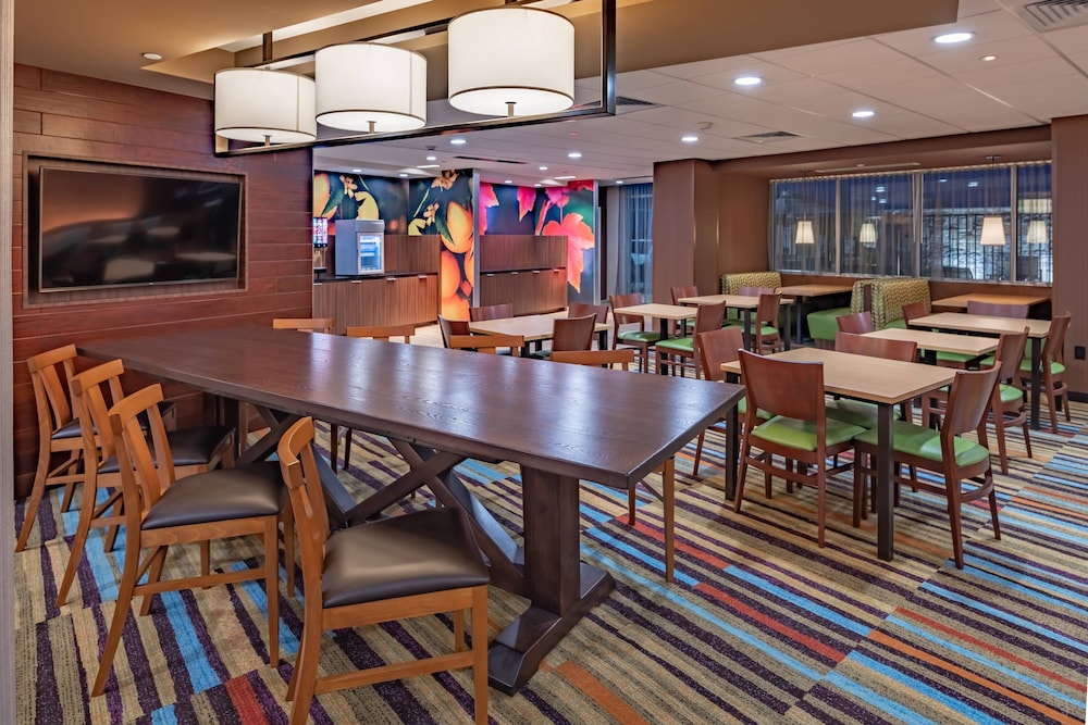 Fairfield Inn & Suites by Marriott Terrell 32/39