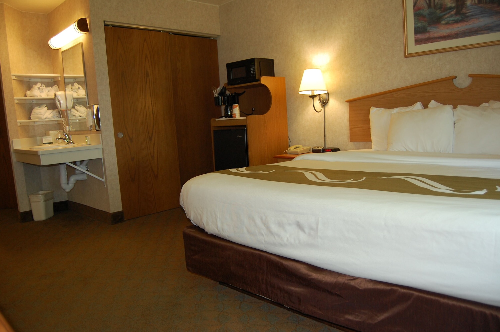 ROOM, KING BED, ACCESSIBLE